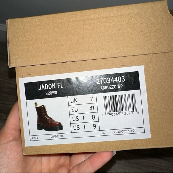 New Size 9 Dr. Martens Jadon Abruzzo Faux Fur Lined Lug Combat Boot - Picture 7 of 7